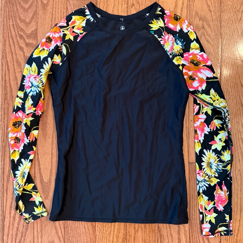Volcom Fronds Forever long sleeve rash-guard Size Medium Pink Florals